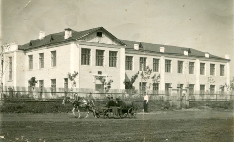 здание школы в 50-х годах
